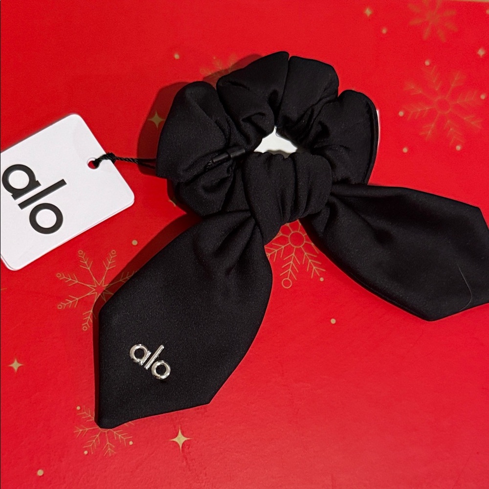 ALO Airlift Rhythm Scrunchie BLACK NWT $48